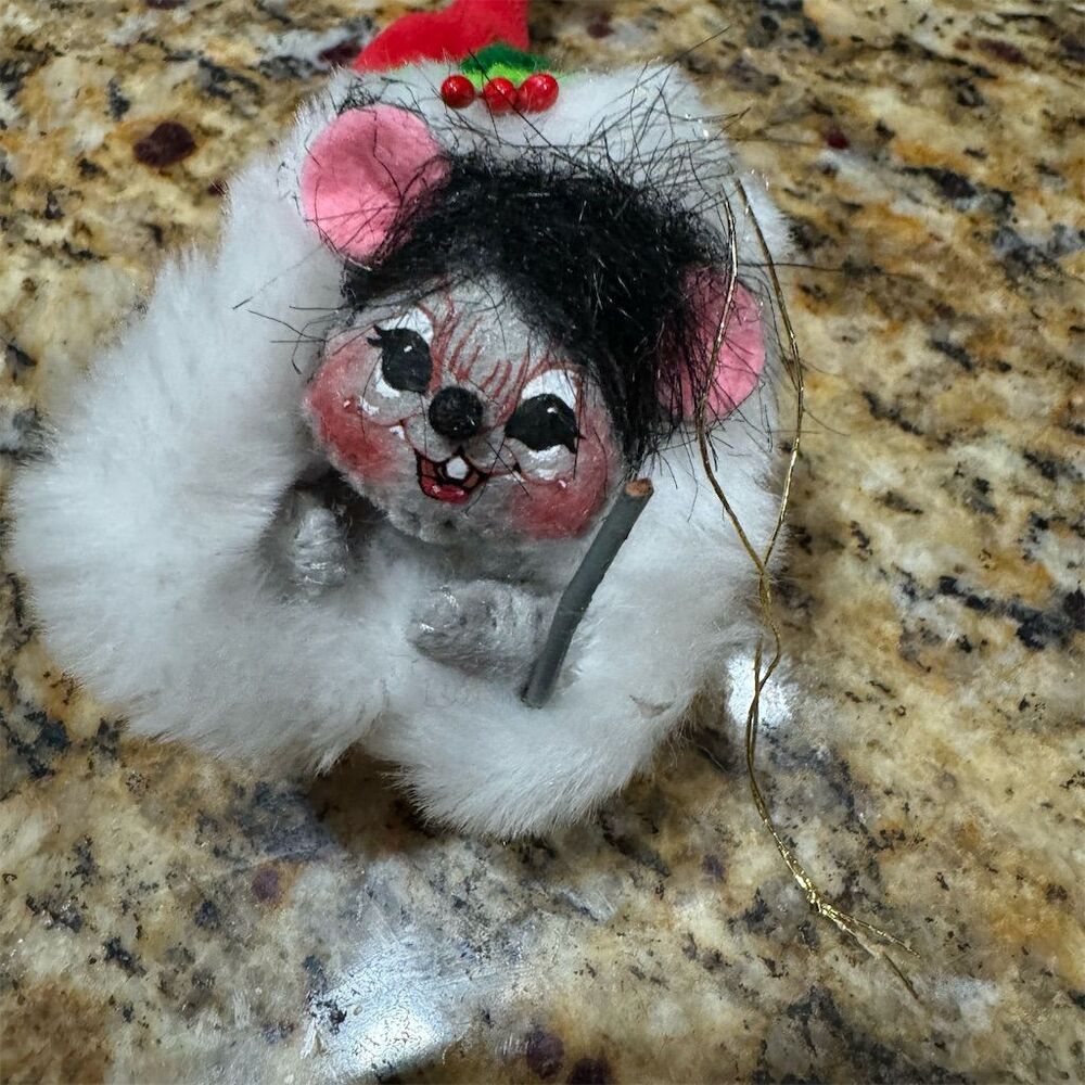 Annalee Christmas Mouse Figure in Red Santa Hat 2009